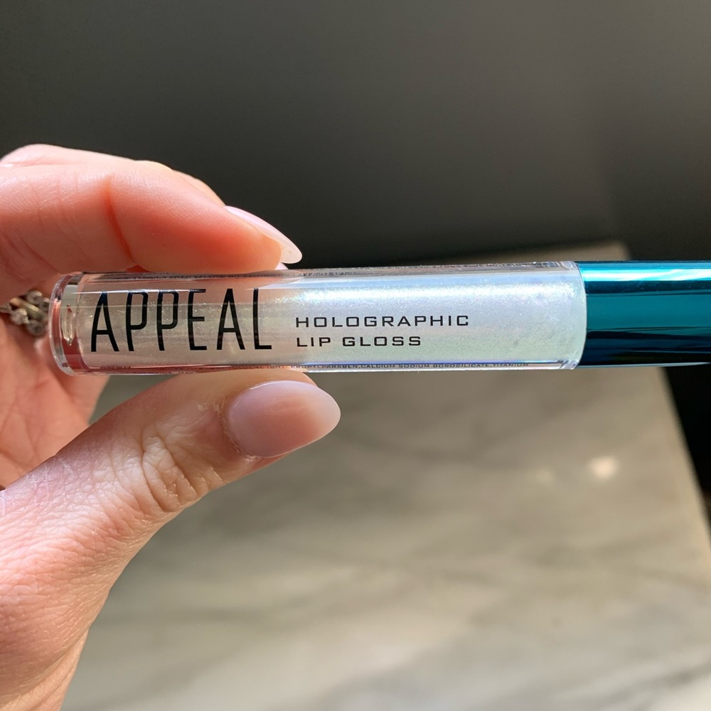 Lip gloss/ liquid lipstick